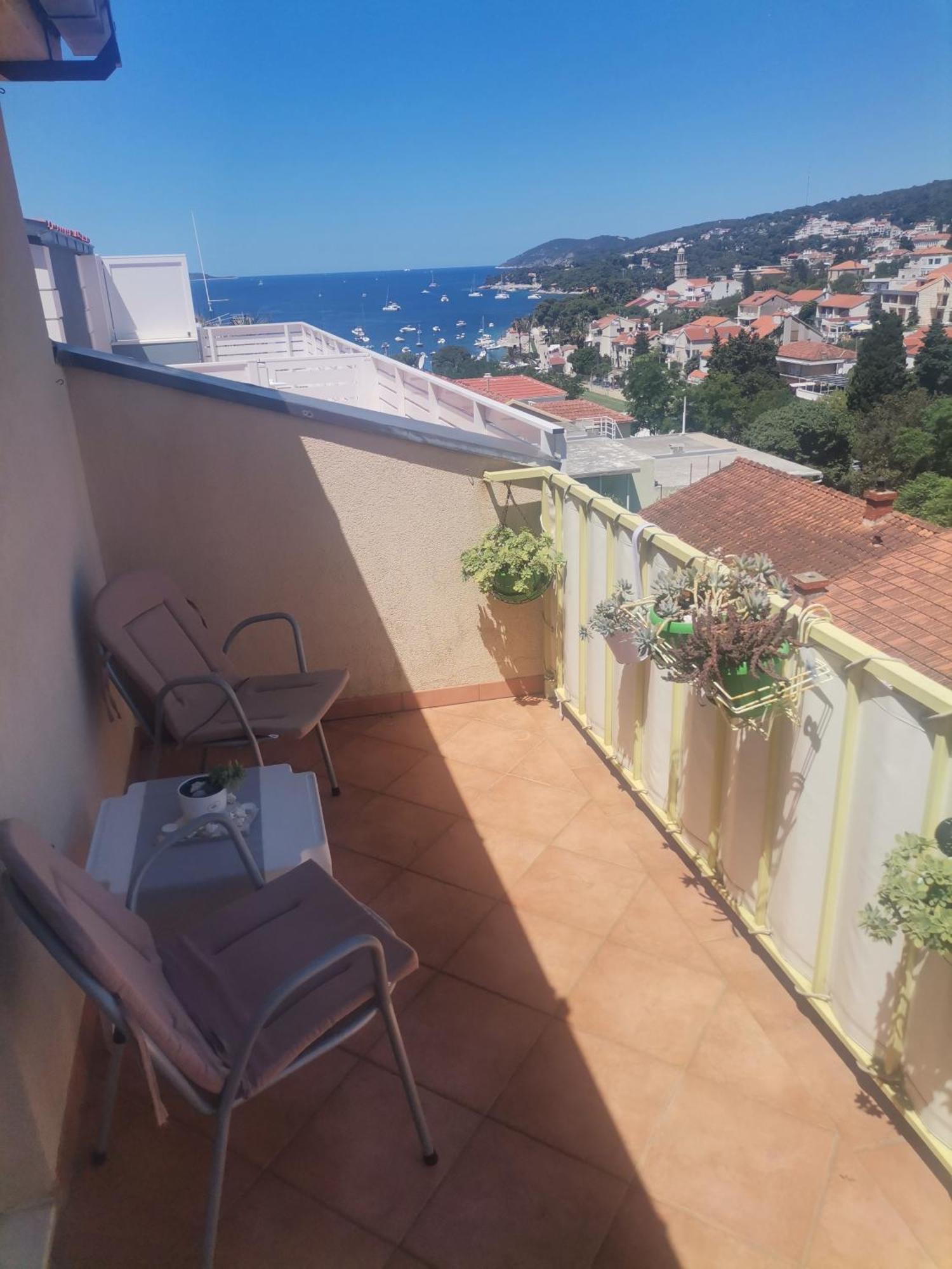 Apartments Green & Orange Hvar Town Esterno foto